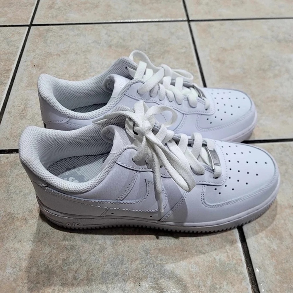 White Nike Air Force 1 Women Size 8